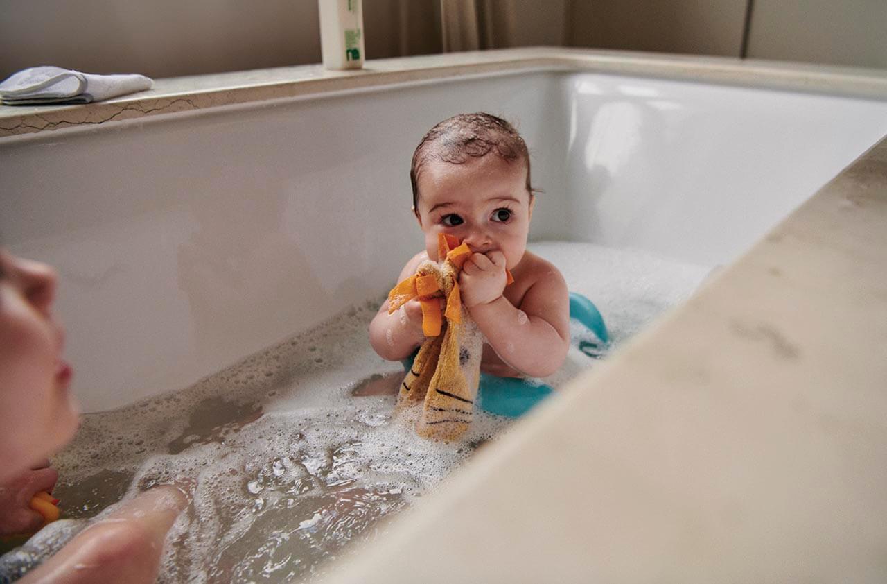 Bathe Your Newborn Safely and Smoothly
