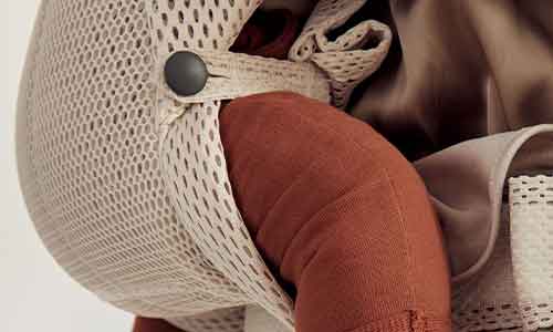 How to adjust the zipper for the leg position on Baby Carrier Harmony