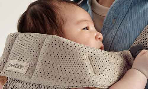 How to lift out sleeping baby from Baby Carrier Mini