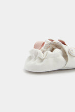 Load image into Gallery viewer, Mothercare Giraffe Slippers
