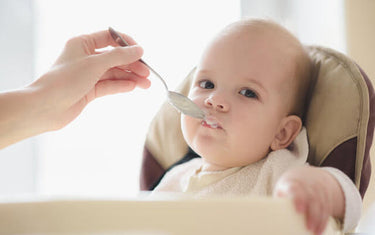 Your All-in-One Baby Feeding Guide from Breastfeeding to Transitioning to Solid Foods