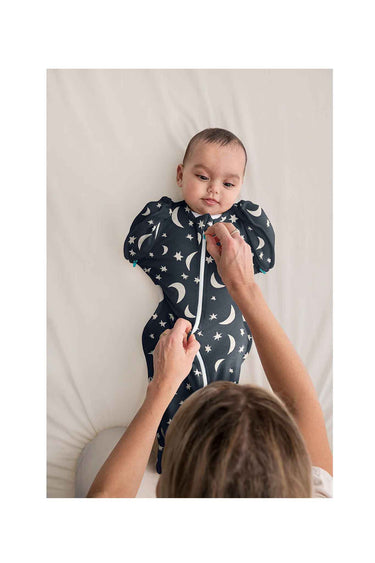 Love To Dream Swaddle Up Transition Bag Stage 2 1.0 Tog Stretch Cotton Big Sky Charcoal