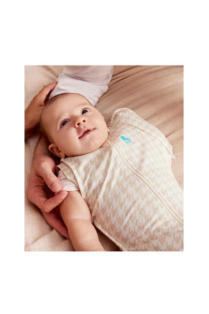 Love To Dream Swaddle Up Transition Bag Stage 2 1.0 Tog Stretch Cotton Houndstooth Tan