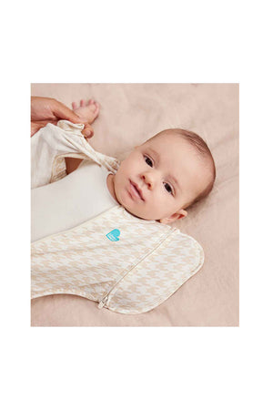 Love To Dream Swaddle Up Transition Bag Stage 2 1.0 Tog Stretch Cotton Houndstooth Tan