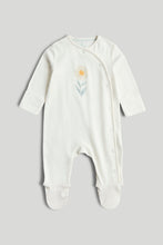 Load image into Gallery viewer, Mothercare 8-Piece Daisy Outfit Gift Set
