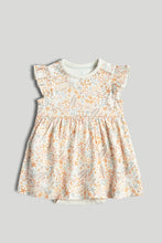Load image into Gallery viewer, Mothercare 8-Piece Daisy Outfit Gift Set
