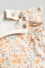 Load image into Gallery viewer, Mothercare 8-Piece Daisy Outfit Gift Set
