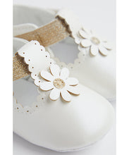 Load image into Gallery viewer, Mothercare Daisy Pram Shoes and Headband Set
